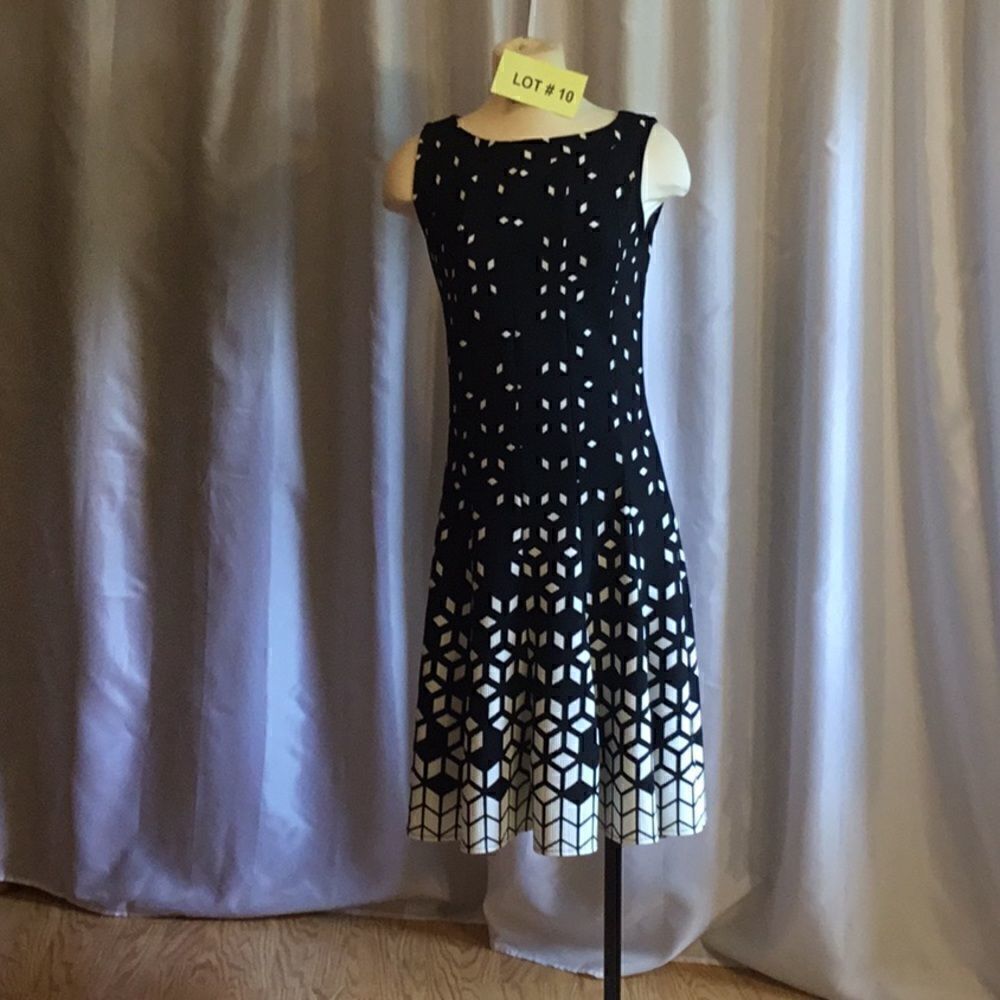 Sleeveless dress in waffle weave poly blend small - Picture 2 of 15